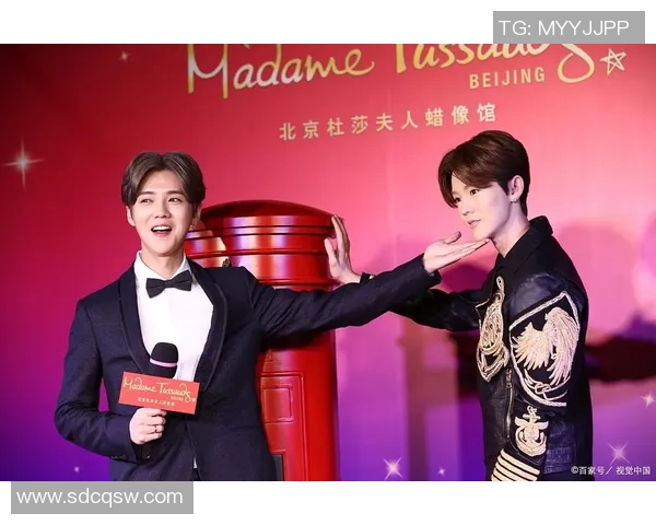 鹿晗足球热潮再起球场上的明星与粉丝的激情碰撞