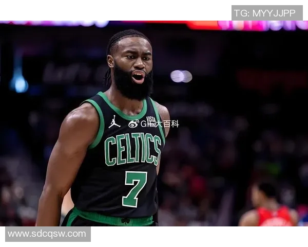 布朗与锤子之间的激烈对决揭示了篮球战术的新趋势与未来发展方向